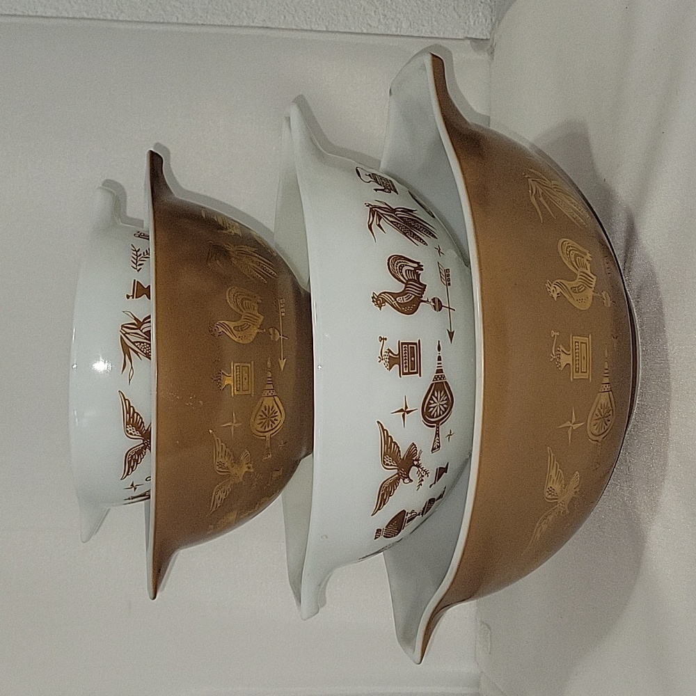 VINTAGE Cinderella PYREX 4 piece set